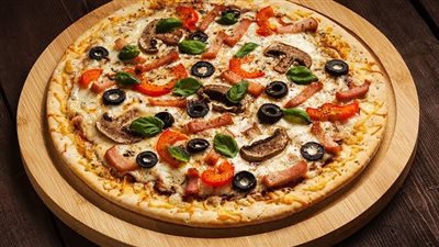 طريقة عمل البيتزا بالفراخ خطوة بخطوة زى المحلات.. 10 نصائح من نجلاء الشرشابي