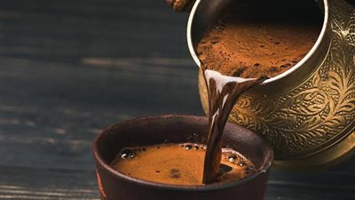 الاستهلاك المفرط للكافيين يصيب بالأرق المزمن.. 6 حيل تغنيك عن شرب القهوة