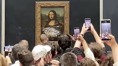 بـ قطعة حلوى بيضاء.. فرنسي يحاول تخريب لوحة الموناليزا الشهيرة بمتحف اللوفر | فيديو 