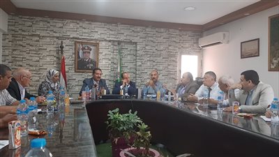 مدير تعليم الجيزة يحذر مجالس الأمناء من استغلال تحويلات المدارس ومصاريف الزِّي بغرض التربح