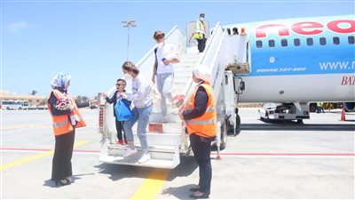 مطار مرسى مطروح يستقبل أولى رحلات الموسم السياحي الصيفي قادمة من ميلانو 