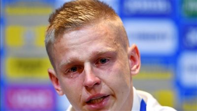 مدافع مانشستر سيتي باكيًا: كل أوكراني يريد شيئًا واحدًا فقط وهو وقف الحرب