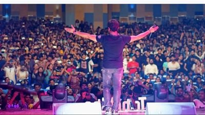 وفاة مطرب هندي على المسرح بعد إصابته بالإعياء أثناء حفل موسيقي | فيديو 