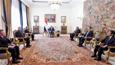 الرئيس السيسي يستقبل مفوض الاتحاد الأوروبي لسياسة الجوار والتوسع