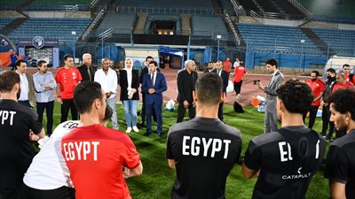 وزير الرياضة يدعم المنتخب الوطني قبل مباراتي غينيا وإثيوبيا |صور