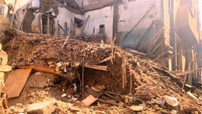 انهيار منزل ينهي حياة سيدة ويتسبب في إصابة 5 آخرين بكفر الشيخ | بث مباشر 