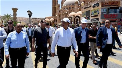 رئيس الوزراء يتفقد أعمال تطوير السوق التجاري القديم بشرم الشيخ
