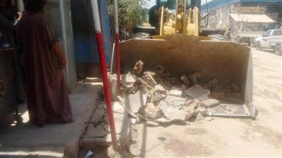 حملة لإزالة الإشغالات بطول طريقي كيما والسماد بأسوان مع بدء تنفيذ مشروع التطوير