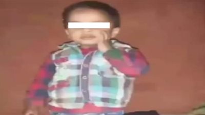 كنت عاوز أمنعه من اللعب.. تفاصيل مصرع طفل على يد والده بسوهاج 