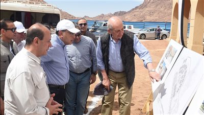 21 مجمعًا و546 وحدة.. رئيس الوزراء يتفقد مشروع الحي السكني بالزيتونة في سانت كاترين