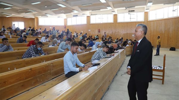 امتحانات كلية تجارة