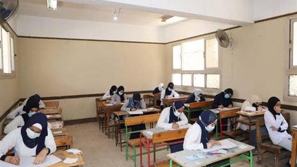 طلاب الدبلومات الفنية