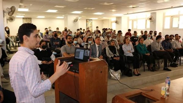 طلاب فنون جميلة الإسكندرية