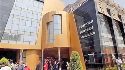 أخفوا ملف استضافة نهائي أبطال إفريقيا.. تفاصيل فصل 12 موظفًا من اتحاد الكرة | بث مباشر