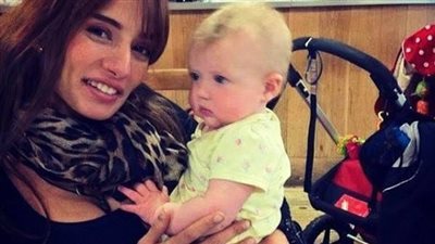 محكمة الأسرة تلزم أحمد عز بدفع 25 ألف جنيه أجرة مسكن لطفلي زينة