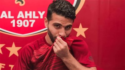 يُفاضل بين عرضين.. محمد محمود يقترب من الرحيل عن الأهلي