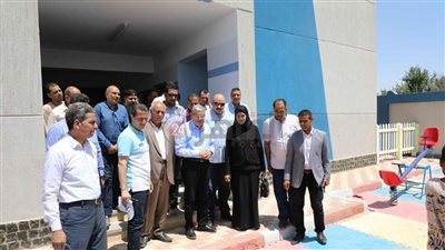 محافظ المنيا يتفقد أعمال إنشاء مجمع زراعي ووحدة تضامن اجتماعي بقرية أبا 