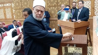 أبرزهم علي جمعة والقصبي.. مشايخ الطرق الصوفية يدلون بأصواتهم في انتخابات المجلس الأعلى