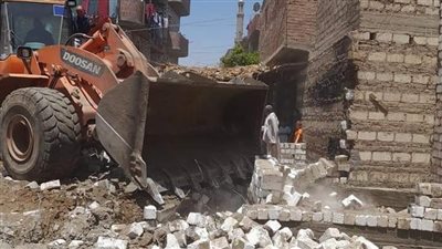 إزالة 9 حالات تعدٍ بالبناء المخالف على الأراض الزراعية في المنيا