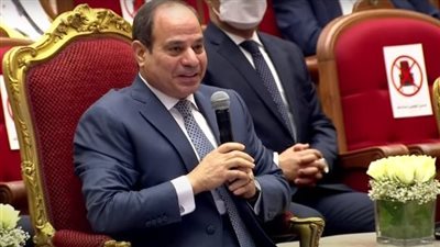 السيسي: مش هنخلي مريض يتألم ويعاني في بيته.. اللي بيشتكي من عملية كبيرة يقدم للعلاج وتتنفذ فورًا