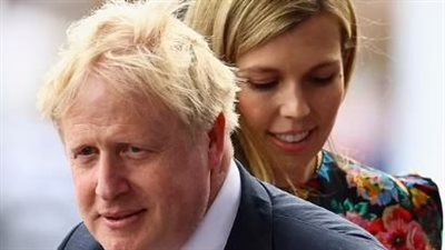 رئيس وزراء بريطانيا يتعرض لمضايقات أثناء زيارته مطعمًا يعمل فيه نجله