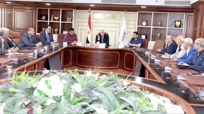 محافظ بني سويف يعقد اجتماعًا لمتابعة سير العمل بمنظومة توريد الأقماح 