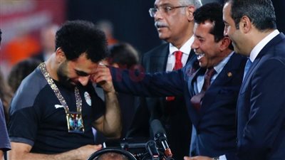 تكريم محمد صلاح من وزير الرياضة واتحاد الكرة بعد موسمه المميز مع ليفربول | صور