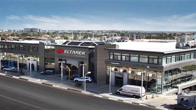 أحد حاجزي سوزوكي متضررًا من تأخر استلام سيارته: شركة الطارق خربت بيتي