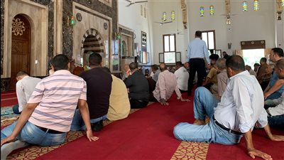 تأجيل إقامة صلاة الظهر بالمسجد العباسي ببورسعيد لحين وصول جثمان شقيقة محافظ أسوان | صور وفيديو 