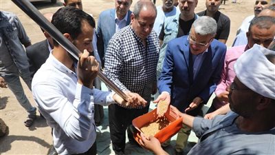 محافظ المنيا يتابع توريد محصول القمح بعدد من شون وهناجر مركز ملوي