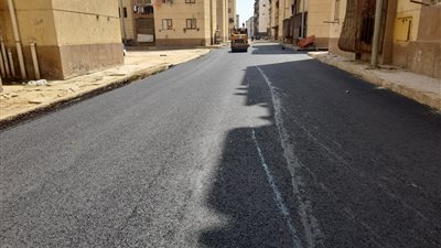 محافظ بورسعيد يعلن بدء أعمال رصف منطقة 58 عمارة بحي الضواحي | صور 