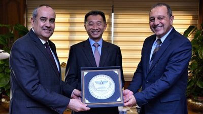 وزير الطيران: التوسع في استخدام التكنولوجيا الرقمية والتنمية المستدامة في مقدمة أولوياتنا