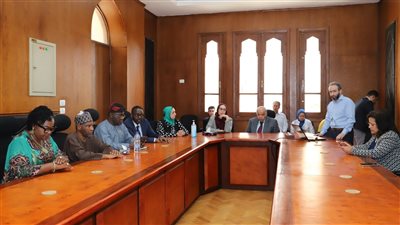 وفد من الجامعات النيجيرية يزور طب عين شمس| صور