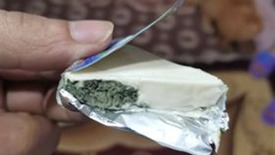 أسرة تتهم مصنع ألبان شهير بالتسبب في تسمم طفلين بعد تناول جبن متعفن 