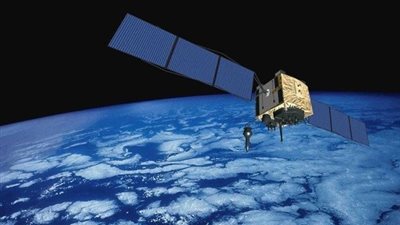 خبير تكنولوجي: القمر الصناعي الجديد يدعم وجود نطاق عريض للإنترنت في المناطق النائية