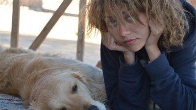 تعاني من أزمة نفسية وجرح غائر.. الفنانة رحمة حسن تتعرض للعقر من كلب في منطقة حساسة | فيديو 