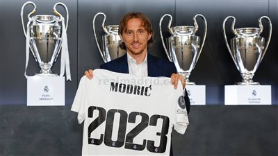 رسميًا.. ريال مدريد يجدد عقد مودريتش حتى عام 2023