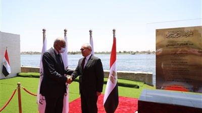 محافظ الأقصر وهشام طلعت مصطفى يضعان حجر أساس مشروع فورسيزونز