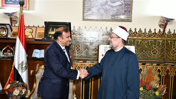 وزير الأوقاف مع مدير