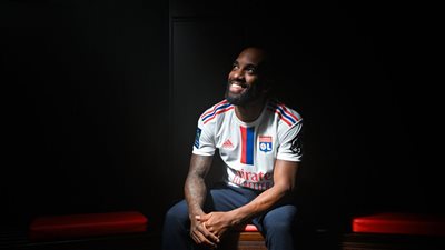 بعد عودته لـ ليون.. أرقام لاكازيت في فترته الأولى مع العملاق الفرنسي