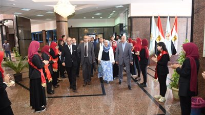 لجنة من الأعلى للجامعات تُقيّم مقومات الدراسة بـ حقوق سوهاج | صور