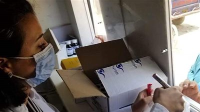تقديم الخدمات الطبية والعلاجية لـ 1712 حالة بقافلة طبية في المنيا