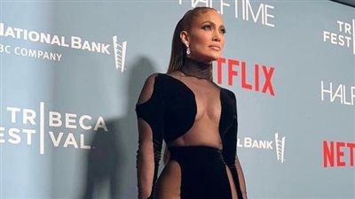 بفستان مكشوف.. جينيفر لوبيز تثير الجدل بإطلالتها في مهرجان تريبيكا | صور