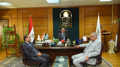 رئيس جامعة أسيوط: تقديم التيسيرات اللازمة لجميع الطلاب الوافدين