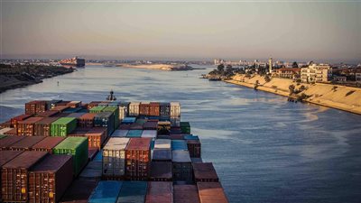 الحكومة: تحسن أداء قناة السويس رغم الأزمة الأوكرانية.. وهناك خدمات جديدة وحوافز تسويقية