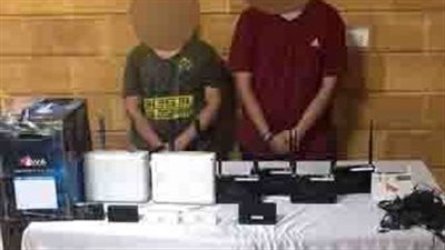 القبض على شخصين بالقاهرة لتفعيل شبكة توزيع إنترنت بالمخالفة للقانون