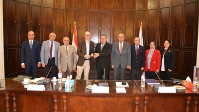 رئيس جامعة الإسكندرية يستقبل مسؤول مجموعة المناخ بـ كامبريدج البريطانية لبحث التعاون