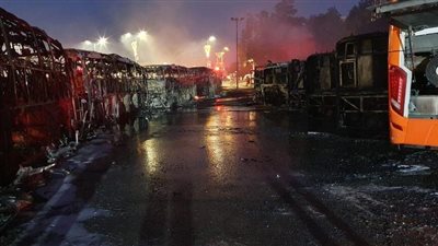 حادث جنائي.. اشتعال النيران في 18 حافلة بإسرائيل
