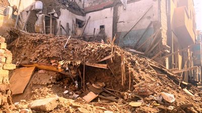 إصابة عاملين في انهيار جزئي بأحد المنازل بسوهاج