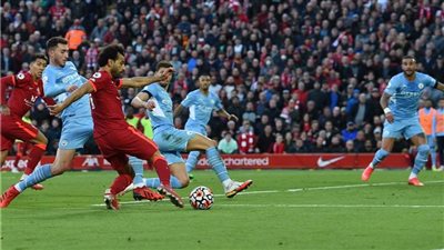 محمد صلاح: أعمل بنصيحة فينجر.. وأحب السمك والبطاطا والسوشي 